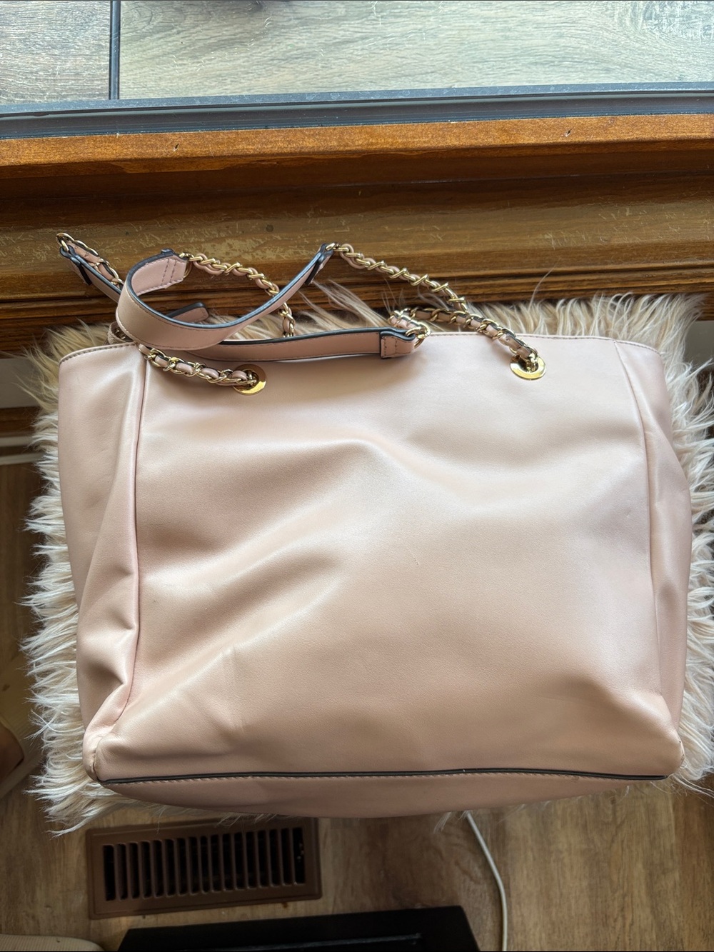 GUESS Quilted Tote with Gold Chain Handles in Blush - Picture 2 of 3